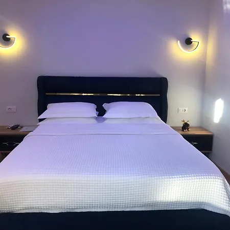 Deluxe In Center Apartment Tirana