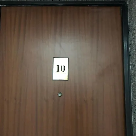 Deluxe In Center * ティラナ